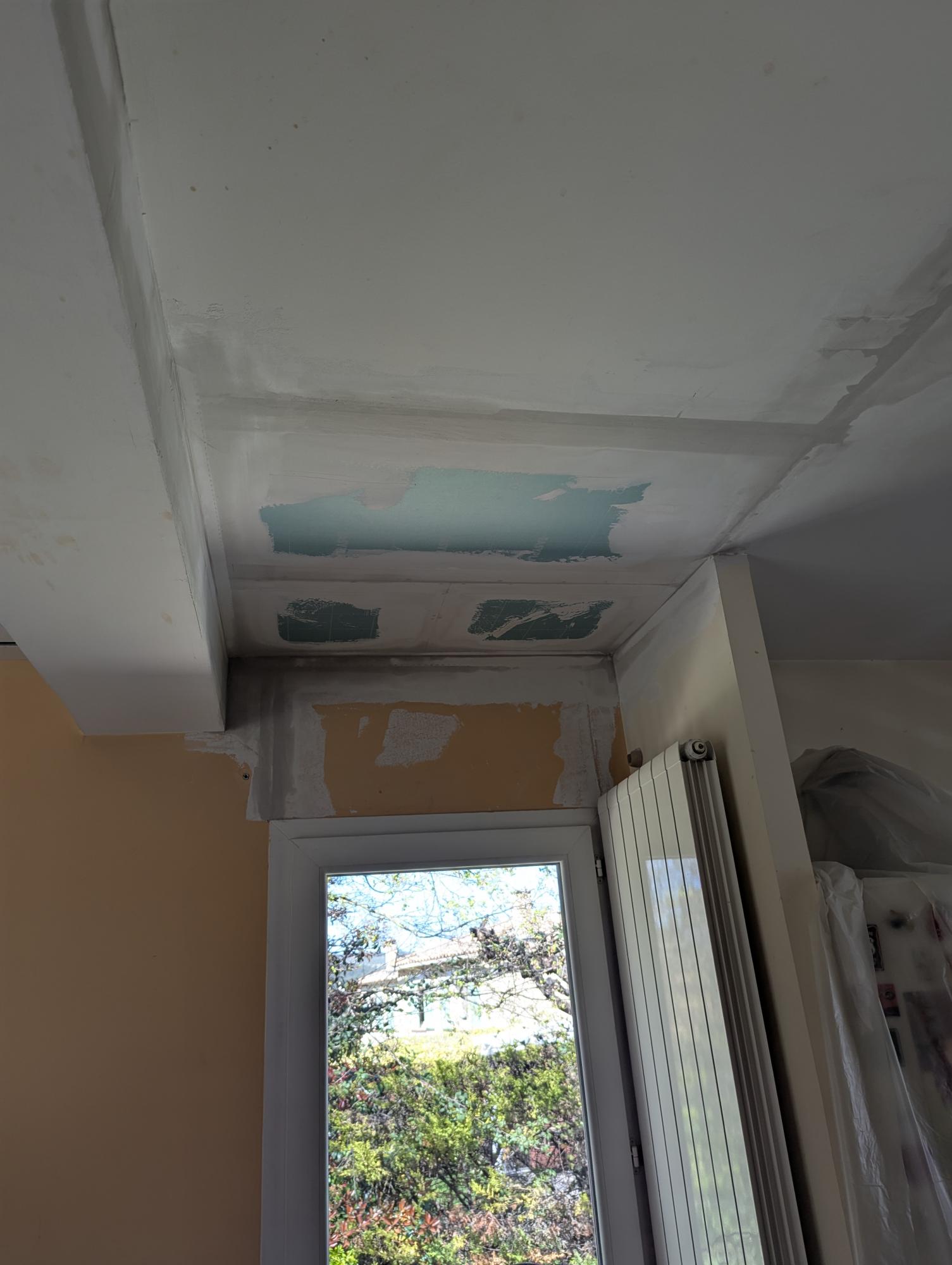 Plafond avec réparation placoplâtre vert 