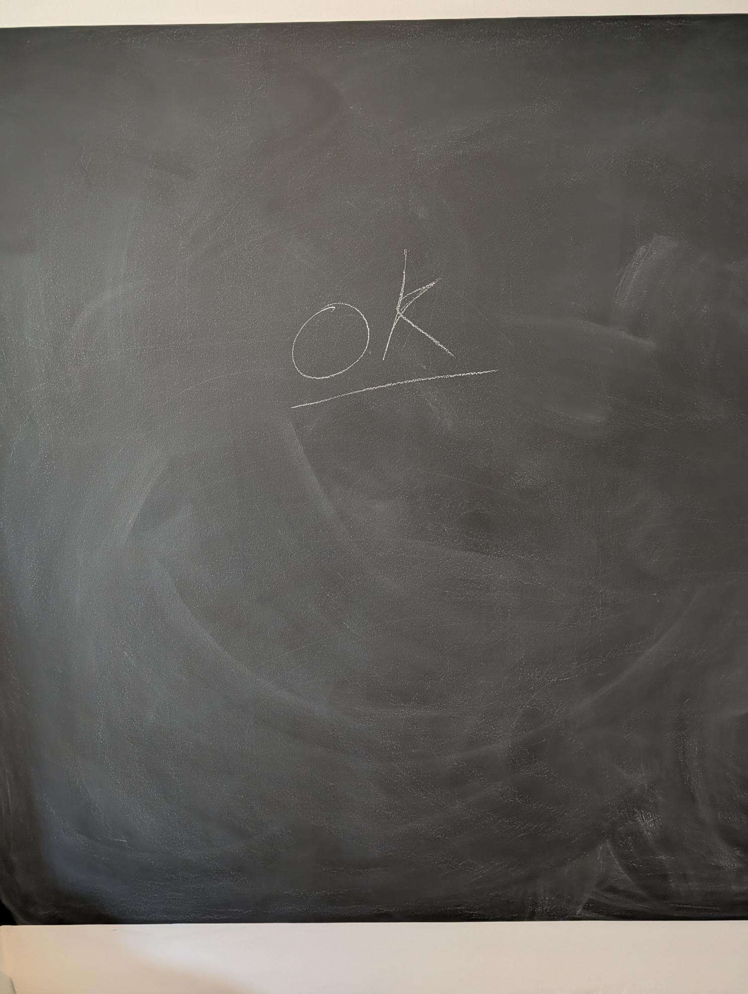 Tableau noir avec écrit oK